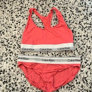 Calvin Klein Sports Bra Set